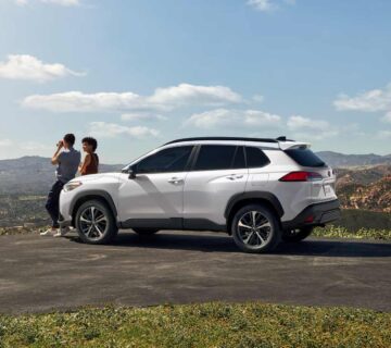 تویوتا فرانت لندر toyota frontlander زرین تجارت به سیما نقد و بررسی تویوتا فرانت لندر